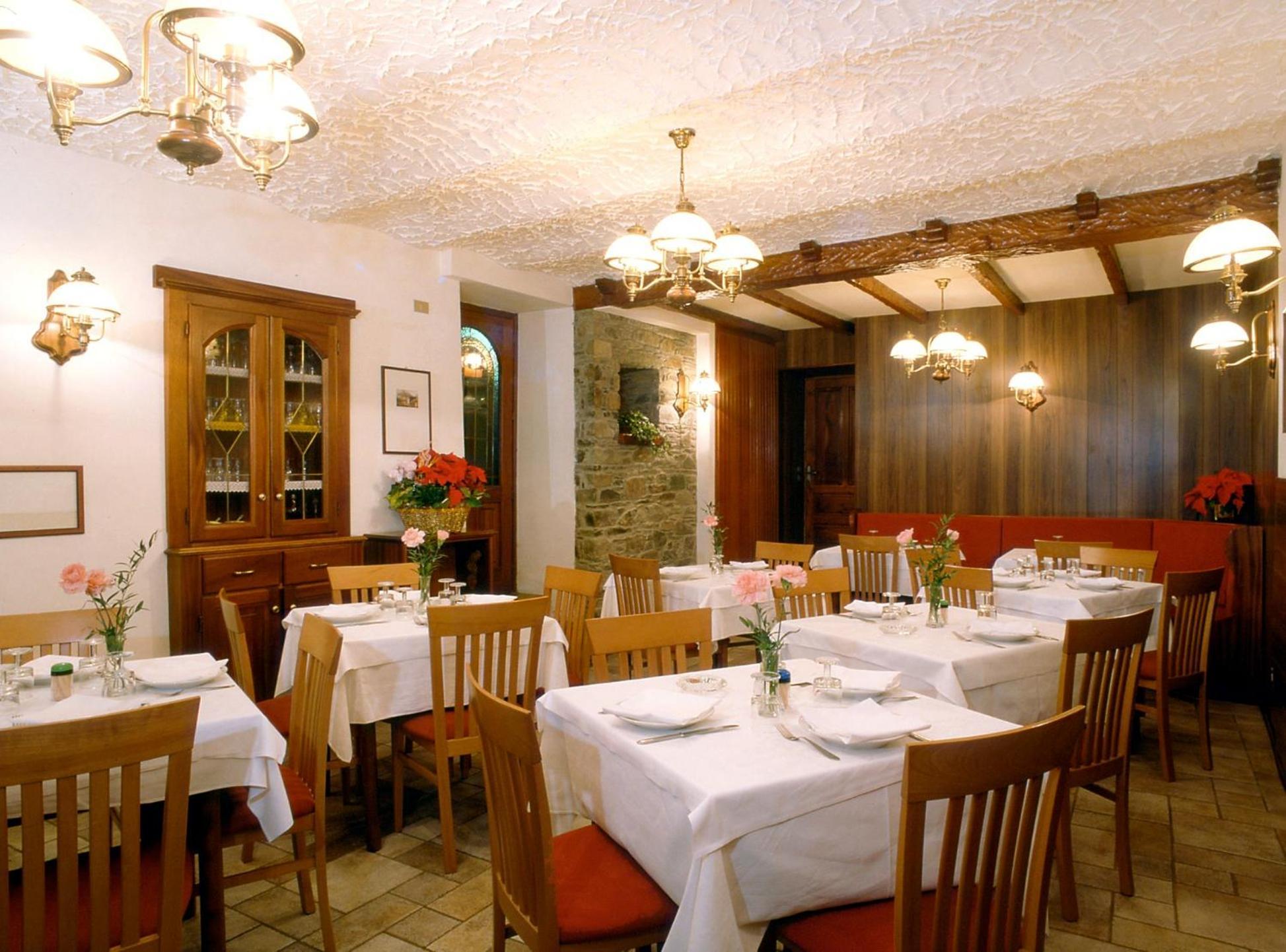 Hotel Florian نوس المظهر الخارجي الصورة