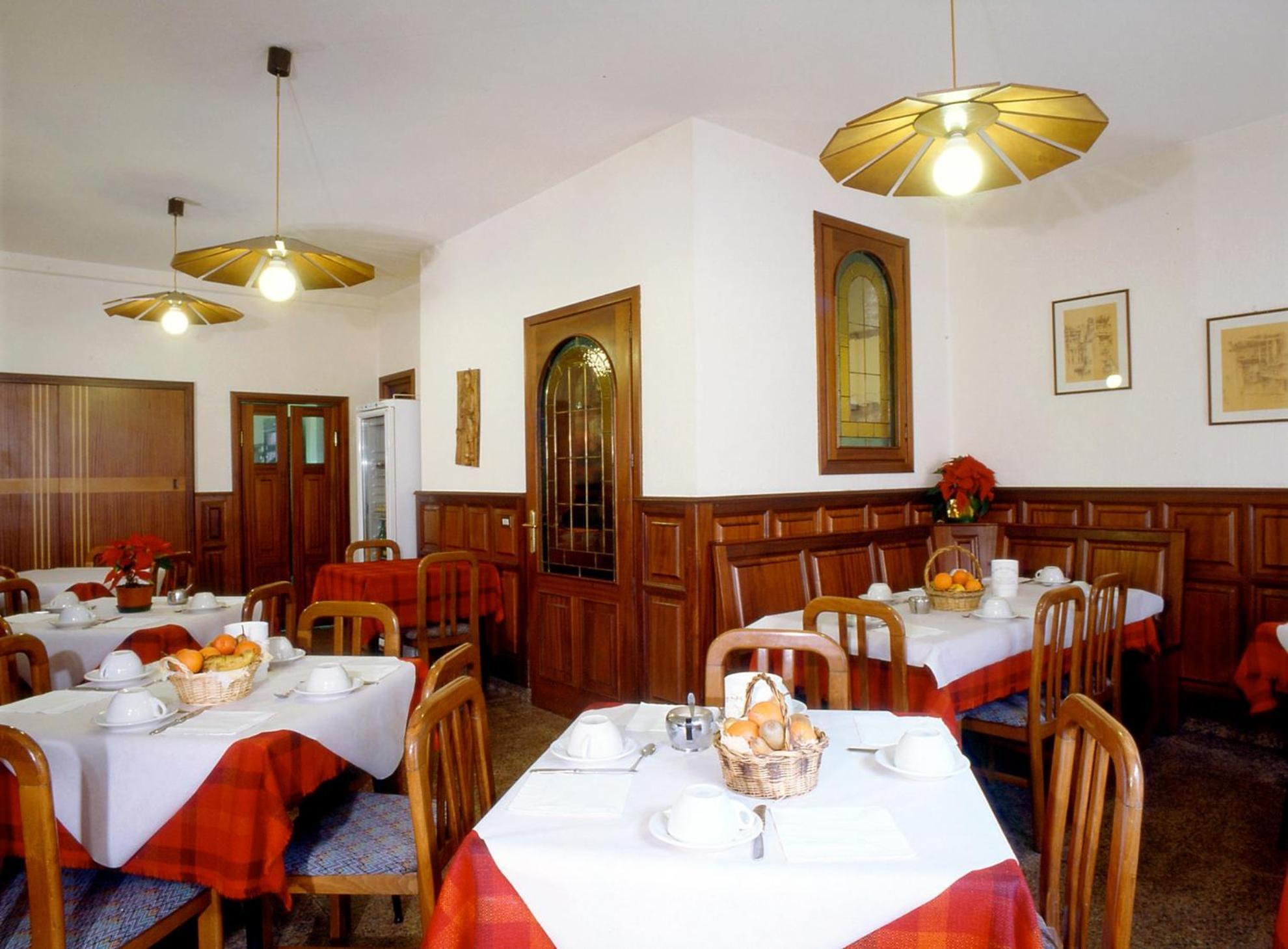 Hotel Florian نوس المظهر الخارجي الصورة